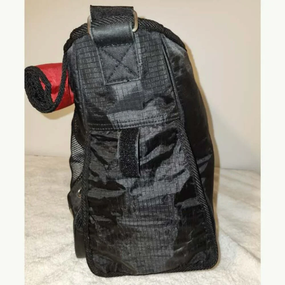 BOOTS AND BARKLEY EXTRA-LARGE BLACK NYLON SMALL PET CARRIER W/ZIP CLOSURE